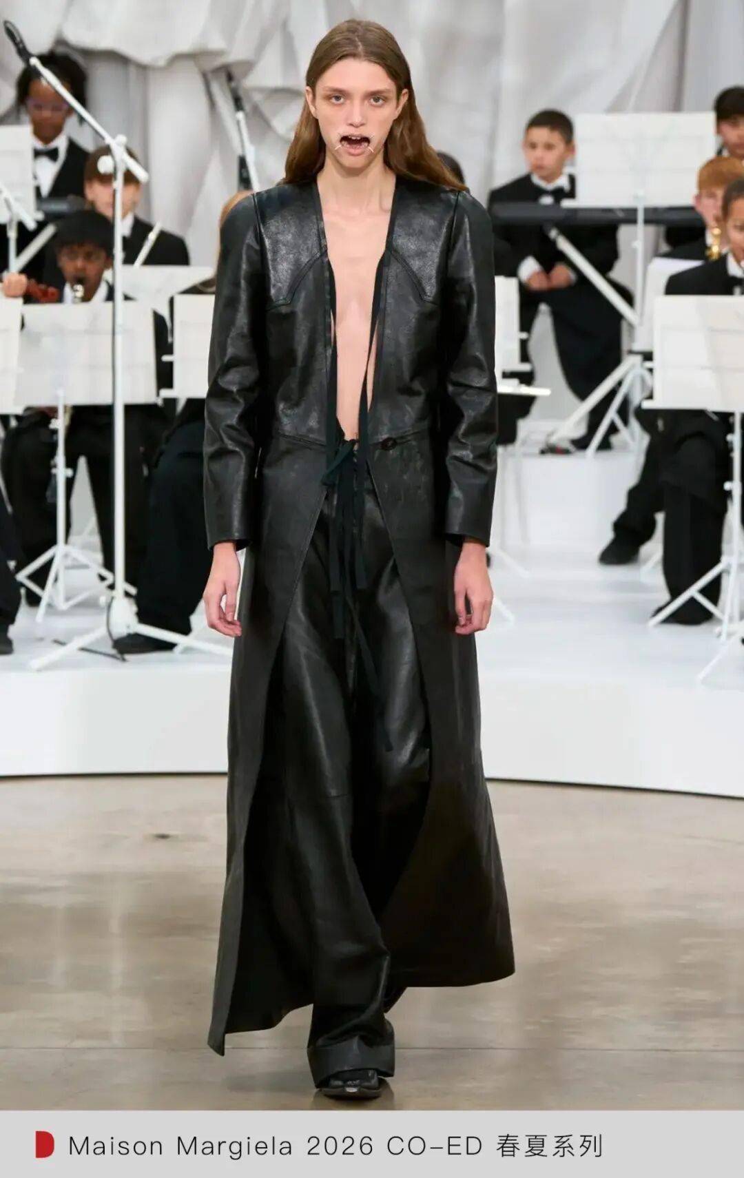 春夏巴黎时装周：谁在逼近国际舞台中心？开元棋牌WWD LIVE 直击 2026(图2)