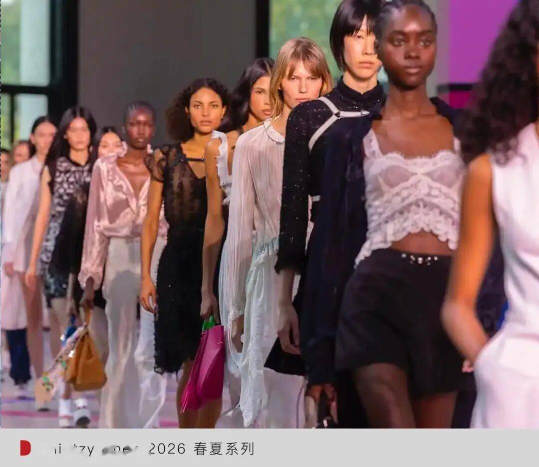 春夏巴黎时装周：谁在逼近国际舞台中心？开元棋牌WWD LIVE 直击 2026(图6)