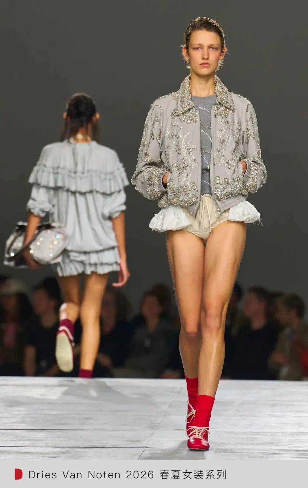 春夏巴黎时装周：谁在逼近国际舞台中心？开元棋牌WWD LIVE 直击 2026(图7)