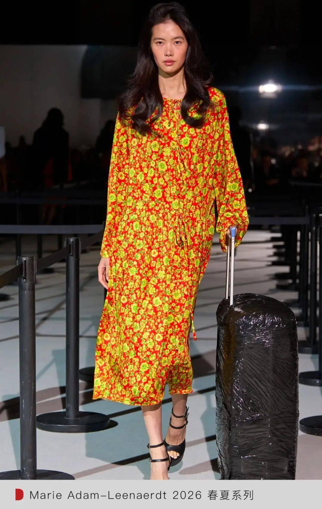 春夏巴黎时装周：谁在逼近国际舞台中心？开元棋牌WWD LIVE 直击 2026(图8)