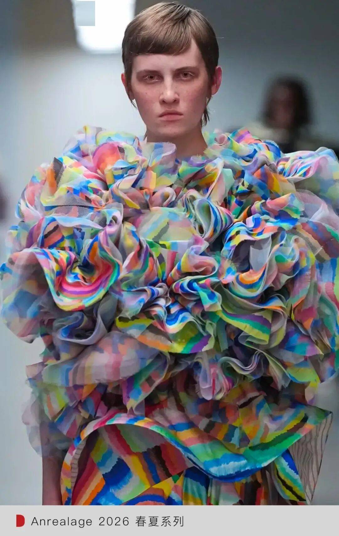 春夏巴黎时装周：谁在逼近国际舞台中心？开元棋牌WWD LIVE 直击 2026(图9)