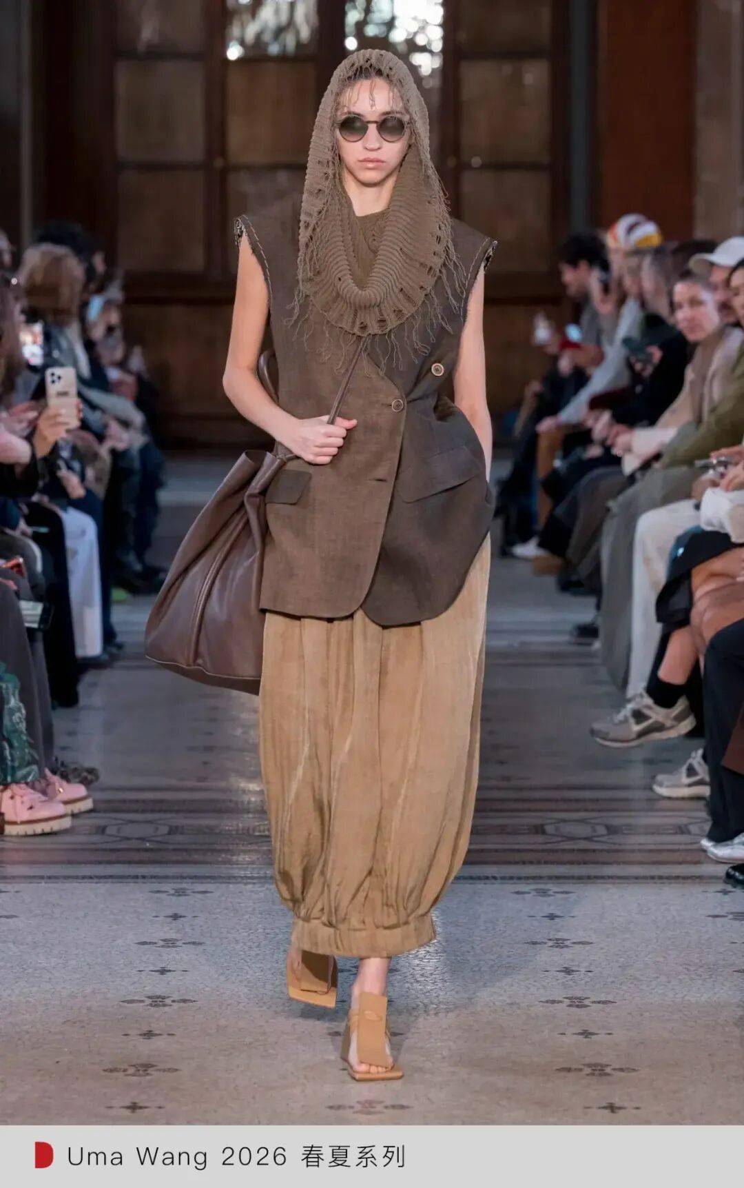 春夏巴黎时装周：谁在逼近国际舞台中心？开元棋牌WWD LIVE 直击 2026(图10)