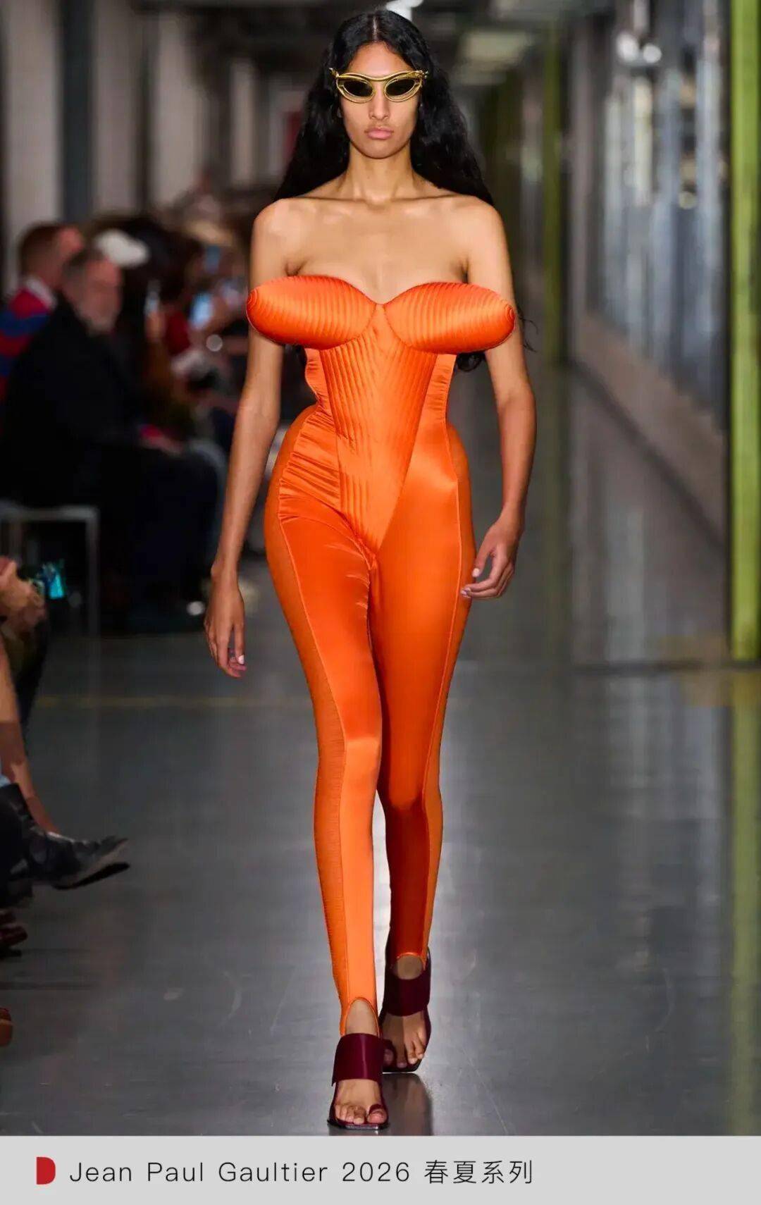 春夏巴黎时装周：谁在逼近国际舞台中心？开元棋牌WWD LIVE 直击 2026(图13)