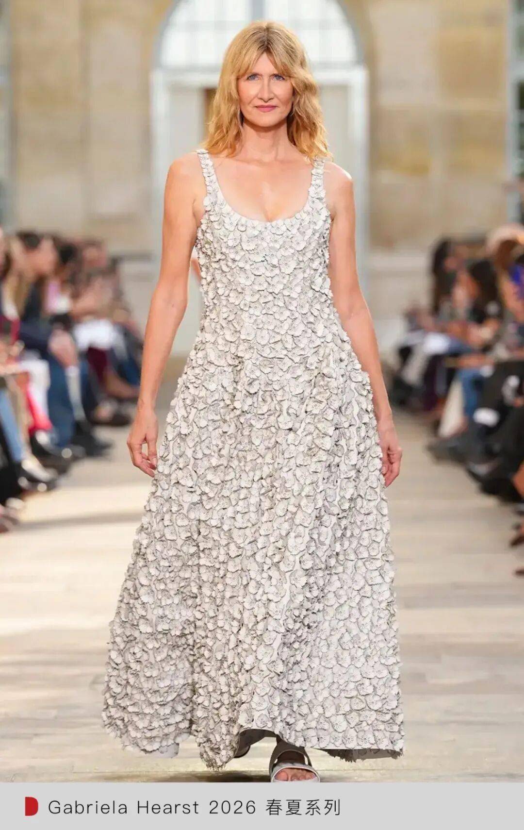 春夏巴黎时装周：谁在逼近国际舞台中心？开元棋牌WWD LIVE 直击 2026(图20)